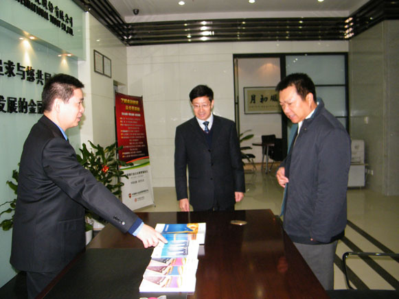 柯卡生主任視察理財中心