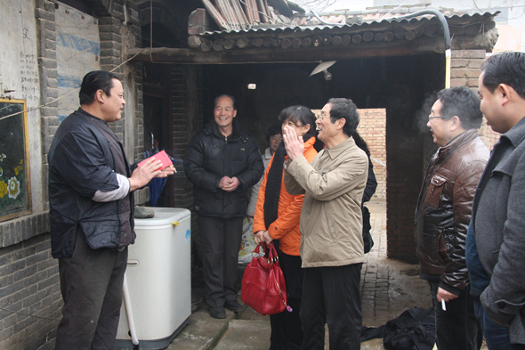 公司春節(jié)前赴對(duì)口扶貧村慰問貧困戶