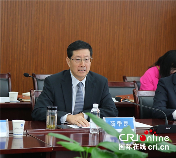 陜國投黨委書記、董事長薛季民向媒體介紹關于推進兩項改革試點工作的相關情況_副本.jpg