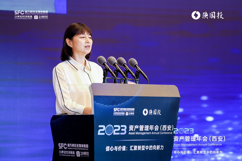 211692580527120869.jpg 圖9 陜國投黨委副書記、監(jiān)事長葉瑛介紹陜國投絲路金融信托研究院.jpg