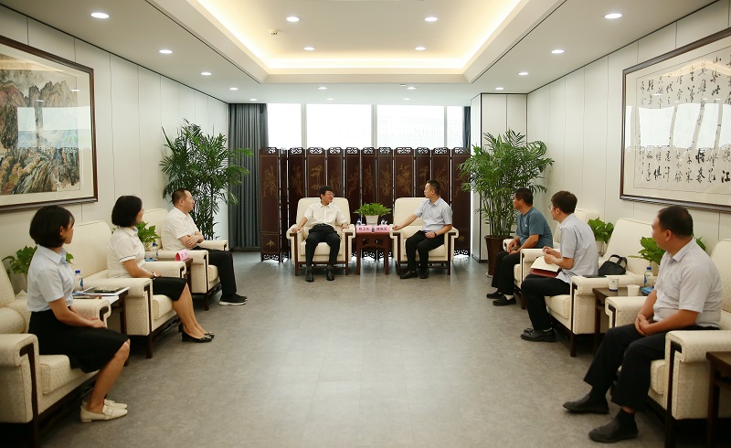 8月23日 公司黨委書記董事長姚衛東會見澄城縣趙莊鎮黨委書記路陳軍一行.jpg