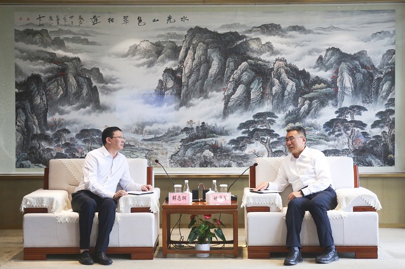 041693790615447383.jpg 9月1日 公司黨委副書記、總裁解志炯一行赴西咸新區灃東新城開展座談交流.jpg