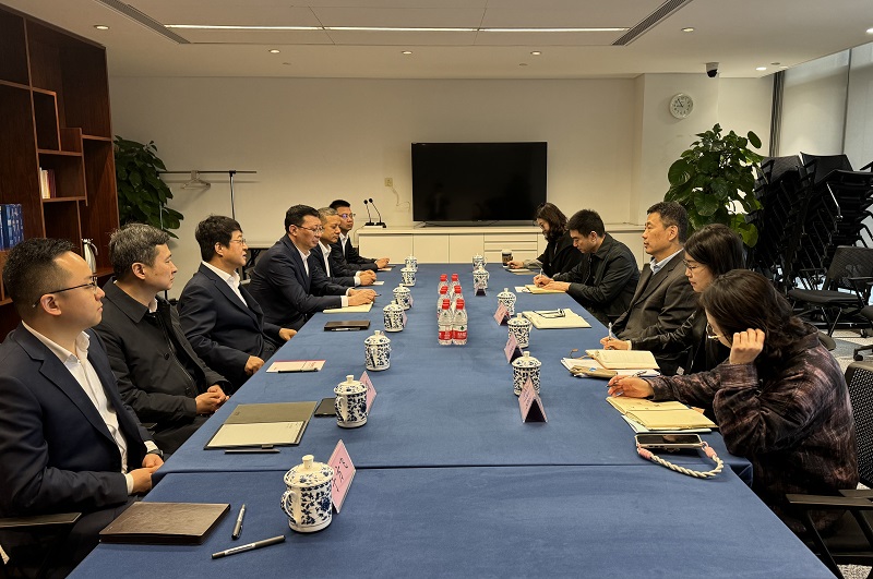 291711674931919206.jpg 3月27日 公司黨委書記、董事長姚衛(wèi)東帶隊(duì)拜訪中國信托業(yè)協(xié)會(huì)黨委書記劉峰.jpg