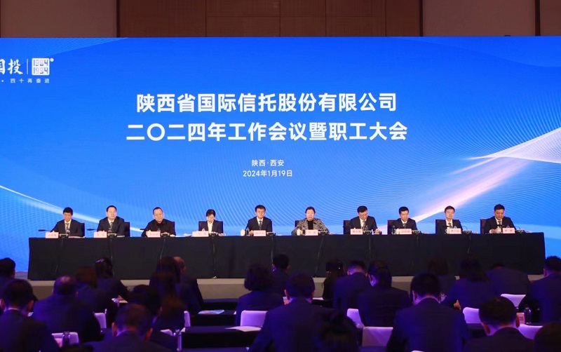 171721201227617696.jpg 主席臺(tái).jpg